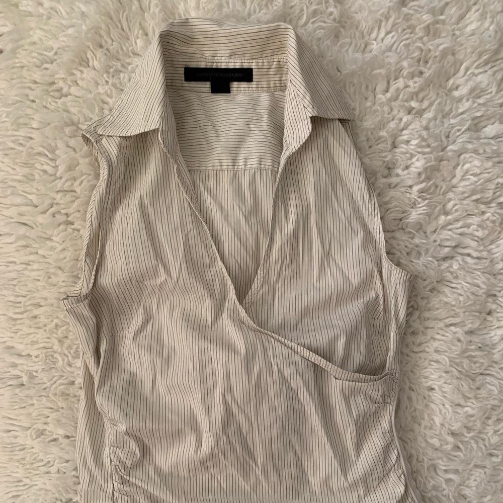 Express Dressy top chic style with side zipper and fits comfortably!